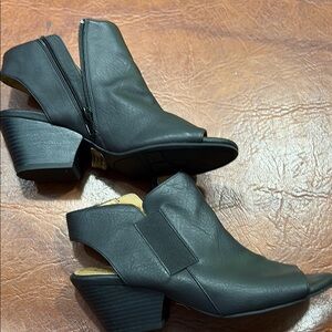 Elegant Black Women's Ankle Boots Naturalizer Soul 8.5M